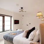 Penthouse City Gem Parking Family Contractors Wifi