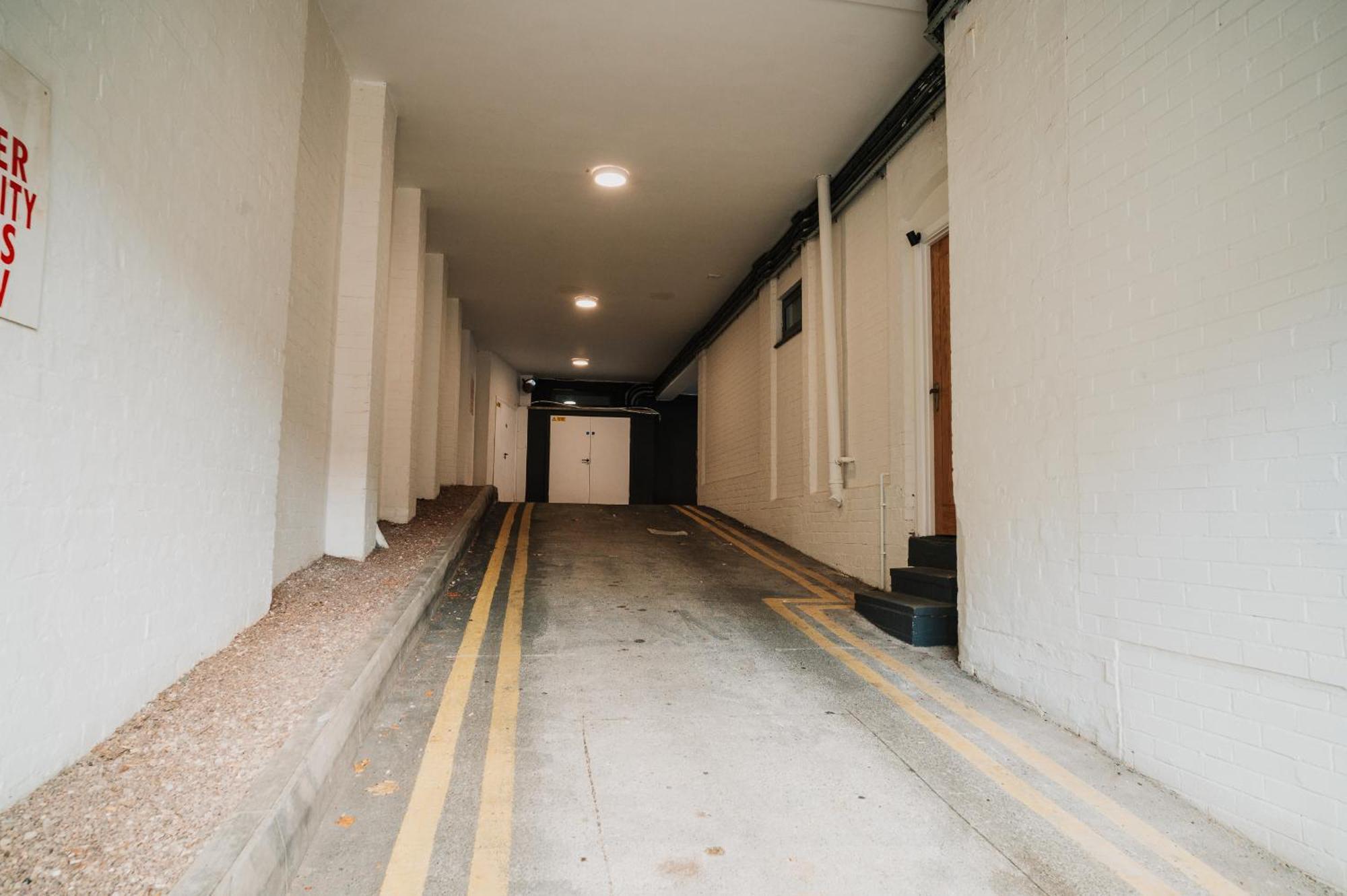 Penthouse Gem Parking Family Contractors Wifi Apartment *