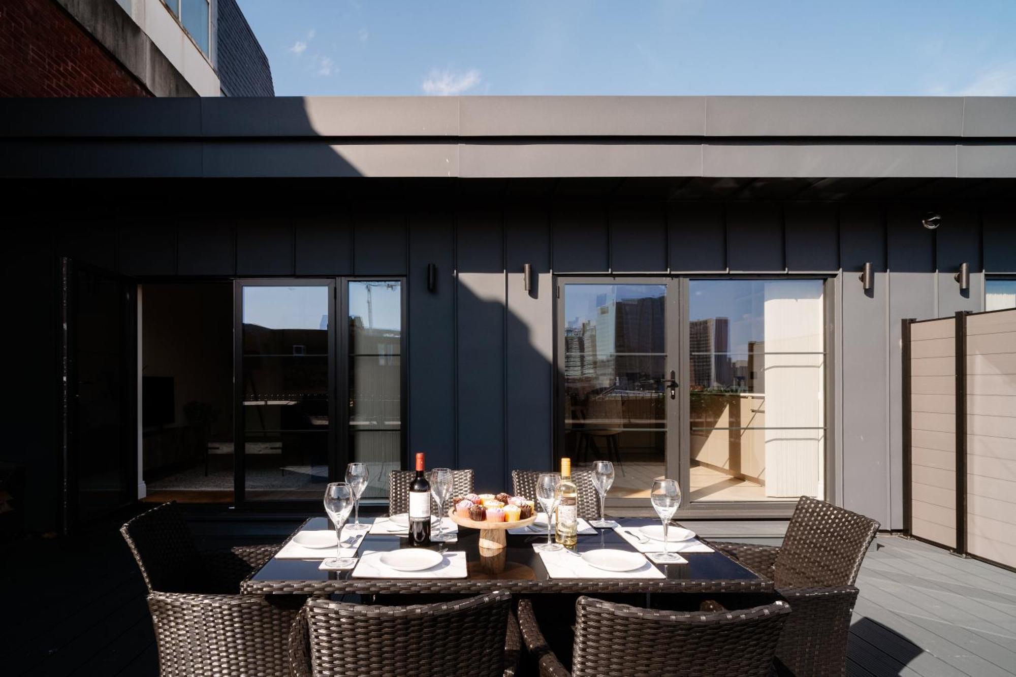 Penthouse Gem Parking Family Contractors Wifi Apartment