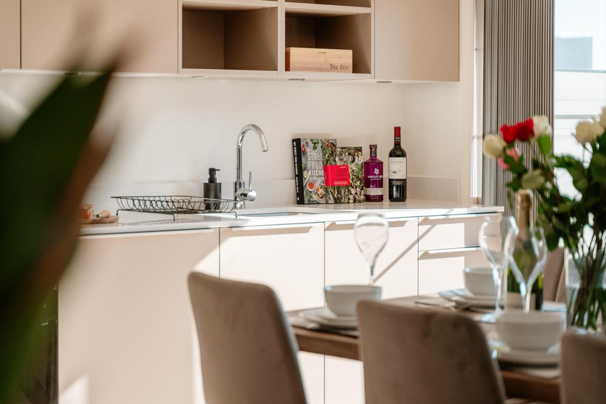 Penthouse Gem Parking Family Contractors Wifi Birmingham