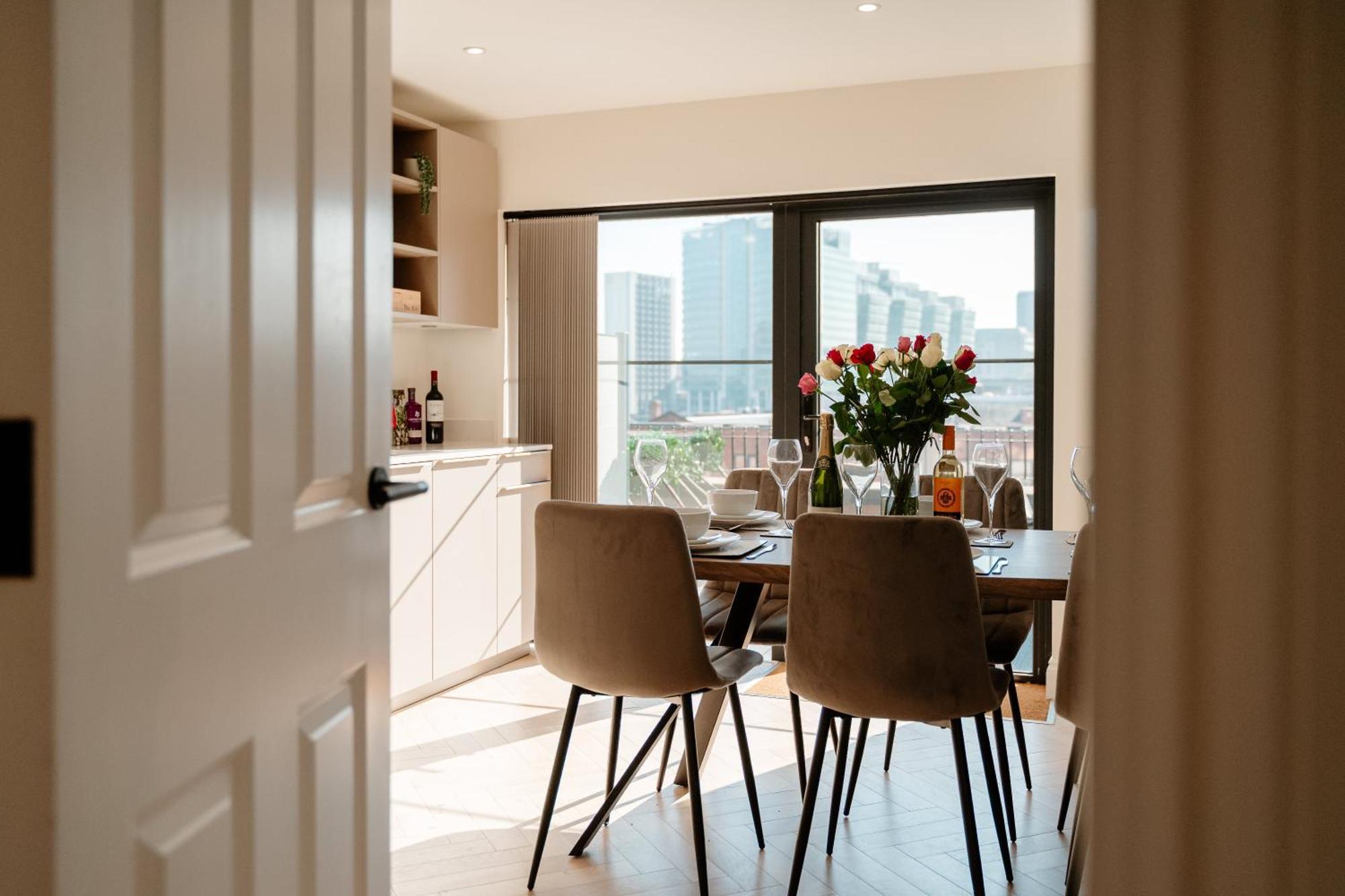 Apartment Penthouse Gem Parking Family Contractors Wifi *