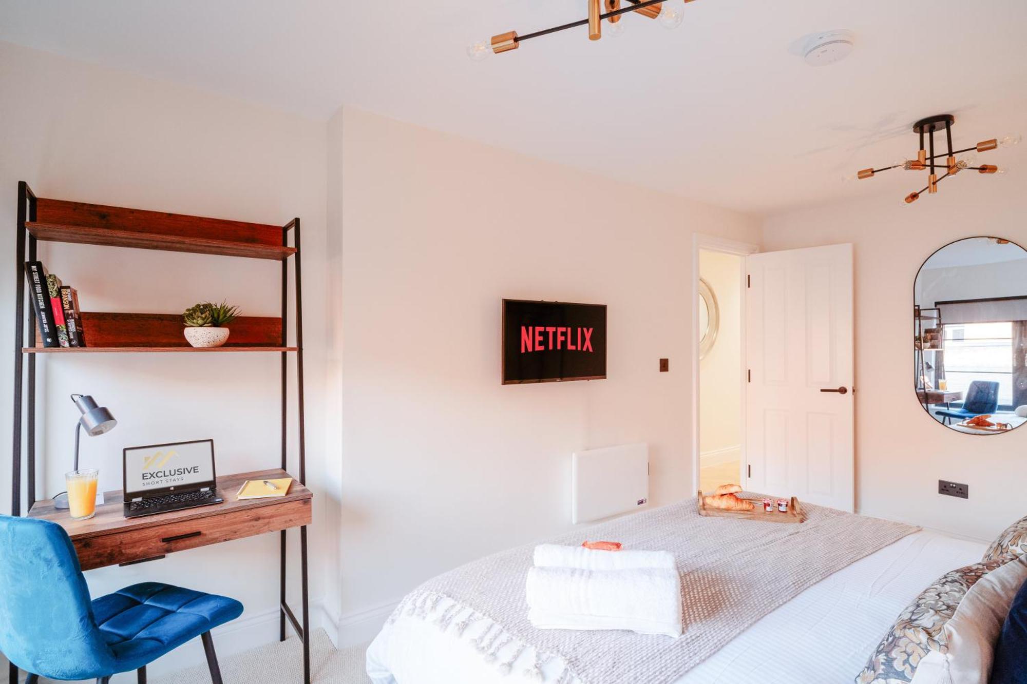 Penthouse Gem Parking Family Contractors Wifi Apartment