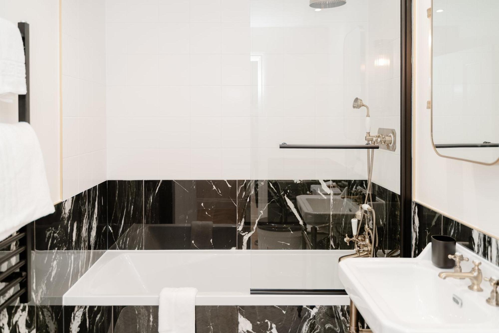 Apartment Penthouse Gem Parking Family Contractors Wifi