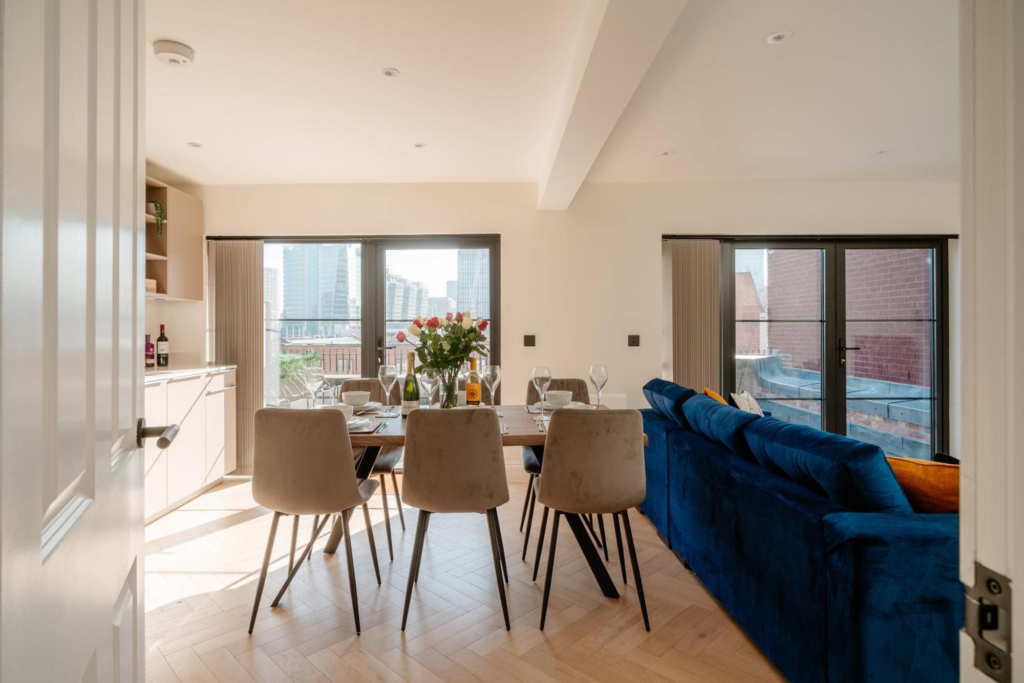 Penthouse Gem Parking Family Contractors Wifi * Birmingham
